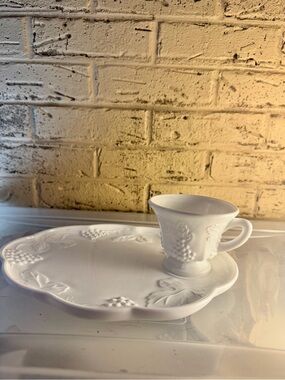 6 Indiana Colony Harvest Milk Glass Grapes Leaf Plate W Matching TeaCup Sets